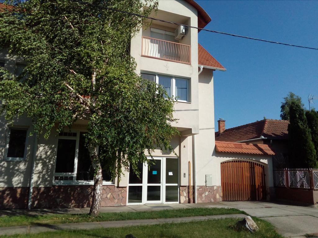 Gobe Apartman Hajdúszoboszló Εξωτερικό φωτογραφία